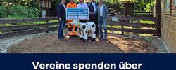 Die Holzkuh im Bauernhof bekommt dank der Spende des Freizeitsportvereins bald Gesellschaft. © Pressestelle Beitragsbild Spendenübergabe: Freizeitsportverein übergibt Spendenscheck an Stadtverwaltung