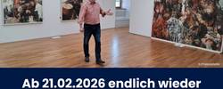 Michael Finger vor dem Triptychon "Höllensturz in Vietnam" (1966/67) von Willi Sitte in der gleichnamigen Galerie