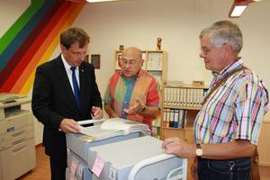 14 Kartons umfasst die Sammlung archivalien0