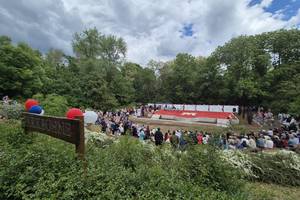 Hunderte Zuschauer kamen zur Eröffnung. © Pressestelle 20250517 142938