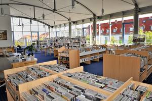 lesesaal der stadtbibliothek walter bauer foto wolfgang kubak